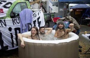 ottawa protest hot tub 3.jpg